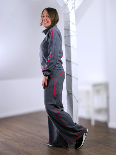 Chillou 38 Grau Rot Seitlich